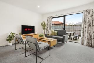 Modern and Central with 2 Ensuites -By KOSH BNB - Hamilton - 9
