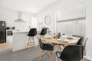 Modern and Central with 2 Ensuites -By KOSH BNB - Hamilton - 2