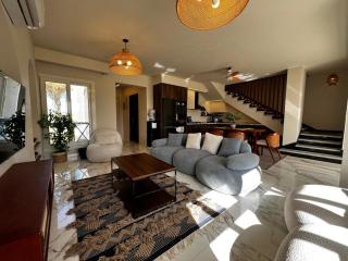 Luxury Twin Villa Mountain View - 2