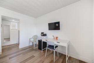 Comfortable Beachfront Studio with pool! -M32 - Hollywood - 5