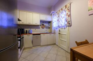 Tommy's apartment - 5