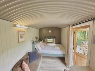 Mid Wales Luxury Huts - 8