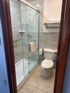 Econolodge inn and suites - 5