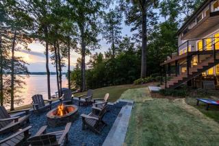 Luxury Lakefront Retreat-Secluded, Hot Tub, Dock, Sunset View - Lakeview - 0