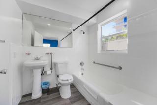 Radiant Unit with parking and pool - M26 - Hollywood - 6