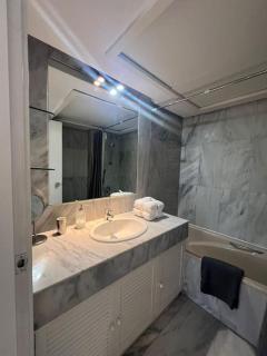 Beachside Apartment in center of Marbella - Marbella - 2