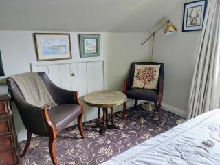 West Wing at The Swallows - Kingsize Ensuite Bedroom and Private Garden - 5