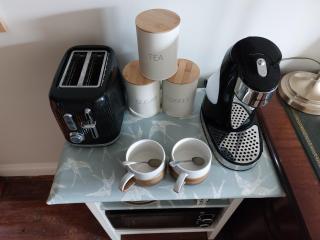 West Wing at The Swallows - Kingsize Ensuite Bedroom and Private Garden - 1