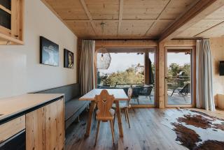 Presulis Hideaway Apartments & Restaurant - 9