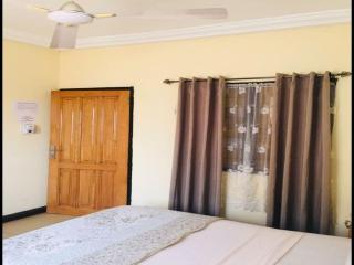 Single Room - 1st Floor - Accra - 8