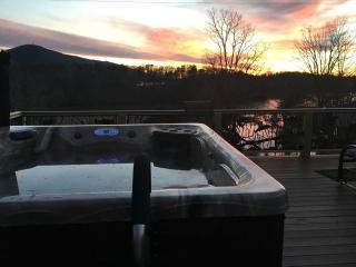 Lake Escape To An Elegant 4 Br Home - Huddleston - 0