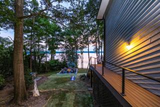 Luxury Lakefront Retreat-Secluded, Hot Tub, Dock, Sunset View - Lakeview - 4