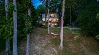 Luxury Lakefront Retreat-Secluded, Hot Tub, Dock, Sunset View - Lakeview - 3
