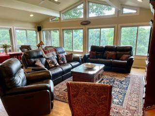 Lake Escape To An Elegant 4 Br Home - 7