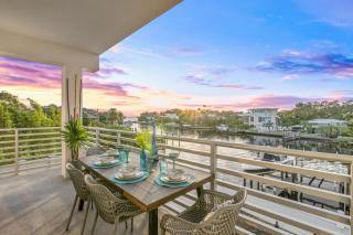 Waterfront, Pet-Friendly Condo with Pool, Spa, and Fitness Center near Downtown Sarasota - 3
