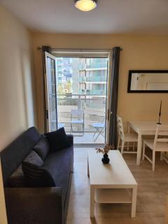 NEW with AC Central Suites with Pool access and Squash Courts! Sleeps Family or 4 guests - Gibraltar - 4