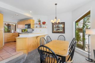 Snowcap Escape at Mount Bachelor Village Resort with Pool and Hot Tub - Bend - 4