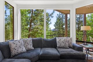 Snowcap Escape at Mount Bachelor Village Resort with Pool and Hot Tub - Bend - 5