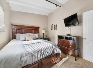 4 Bedrooms - 4