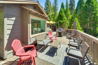 Cozy Retreat with Deck about 2 Mi to Pinecrest Lake! - Strawberry - 8