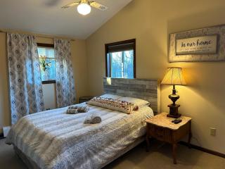 WOW!! Ultimate Pocono Retreat, Hot Tub, Game Room, Deck, Lakes, Skiing, Pools - Long Pond - 8