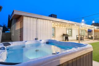 Sanctuary W Hot Tub, Fire Pit, & Dog Friendly - Tempe - 0