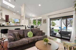 Perfectly Located Spacious Home With Heated Pool - Phoenix - 7