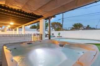 Old Town Oasis Wheated Pool, Hot Tub, & Fire Pit - Scottsdale - 9