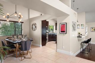 Perfectly Located Spacious Home With Heated Pool - Phoenix - 2