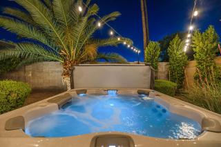 Stylish Home W Hot Tub, Heated Pool & Game Room - Phoenix - 4