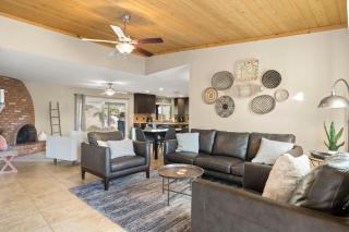 Stylish Home W Hot Tub, Heated Pool & Game Room - Phoenix - 1