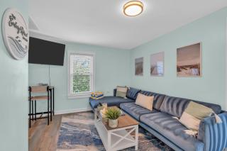 6-Min Walk to Asbury Park & OG Main St - Updated & Cozy Apartment in Historic Ocean Grove - Fire Pit & Patio - Fast Wi-Fi - Ocean Grove - 0
