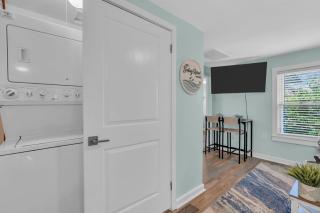 6-Min Walk to Asbury Park & OG Main St - Updated & Cozy Apartment in Historic Ocean Grove - Fire Pit & Patio - Fast Wi-Fi - Ocean Grove - 5