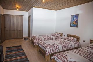 Chateau Erkech Triple Room - Kozichino - 3