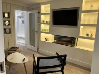 Luxury Town Centre Apartment - 2