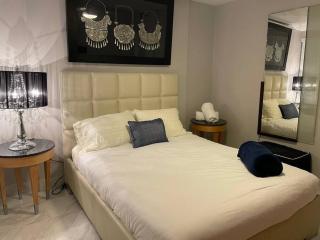 Ocean front 2 Bedroom and 2 Bathroom apartment at The Alexander Resort - 4