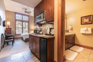 Catamount Lodge 103 by East West Hospitality - 3