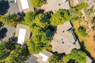 Frosty Summit Condo at Mount Bachelor Village Resort with Pool and Hot Tub - Bend - 2