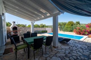 House Sakarun with swimming pool - Veli Rat - 8