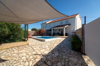 House Sakarun with swimming pool - Veli Rat - 9