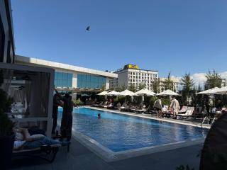 Poolside Apartment in Mall - 6