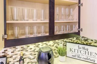 Quaint Unit with King Bed - 3