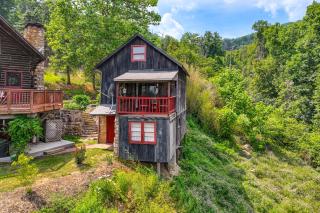 Cozy Luray Cabin with Views Near Hiking Trails! - Luray - 0
