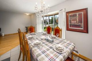 Close to UC DT &YYC 5Bed 2BA Home Dbl Garage Fenced yard Pet OK - 2