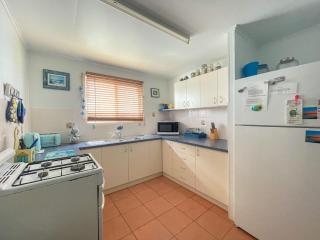 Scott's Retreat - Burrum Heads- Close to Beach- 4BR- Aircon - Toogoom - 3