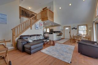 Large Deck and Resort Amenities Lake Ariel Retreat - Lake Ariel - 5
