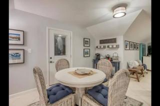 Beach Haven Upper Penthouse Unit- 1 bed 1 Bath - Tybee Island - 2