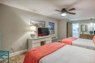 Beach Haven 4 bed 3 ba - Lower Unit - 7