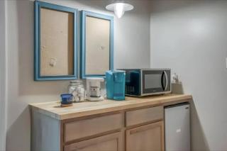 Beach Haven 4 bed 3 ba - Lower Unit - 1