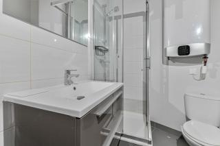 Cozy Bastille & The Marais N77 - 1